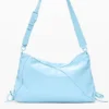 Große glänzende Tasche