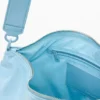 Große glänzende Tasche