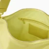 Große Tasche mit glänzender Schleife