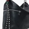 Große Tasche mit Logo-Anhänger