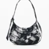 Große Tasche mit Schnallen