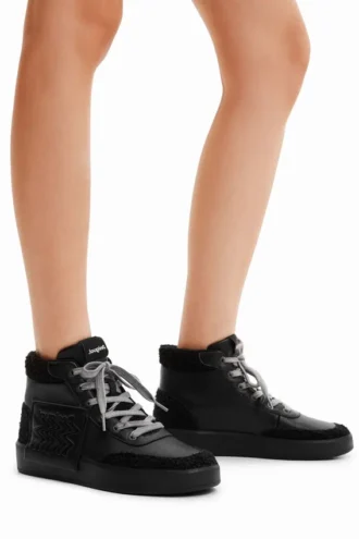 High-Top-Sneaker aus Kunstfell
