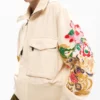 Jacke mit Blumenapplikationen