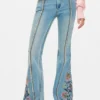 Jeans-Hose mit Blumen-Ziernähten