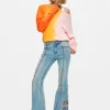 Jeans-Hose mit Blumen-Ziernähten