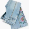 Jeans-Hose mit Blumen-Ziernähten