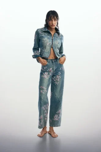 Jeans mit Blumenmuster