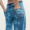 Jeans mit Blumenmuster Jeans mit Blumenmuster