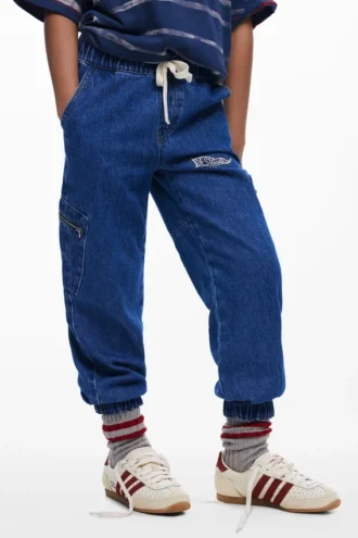 Jeans mit Reißverschlüssen
