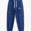 Jeans mit Reißverschlüssen Jeans mit Reißverschlüssen