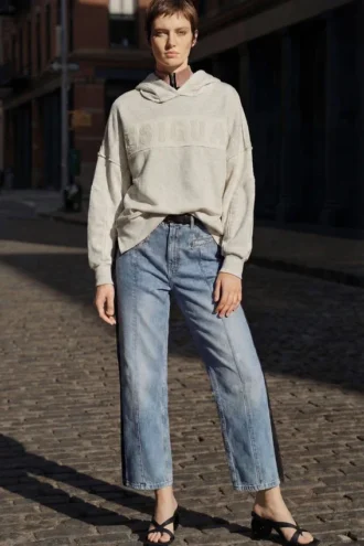 Jeanshose aus zwei Materialien Jeanshose aus zwei Materialien