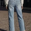 Jeanshose aus zwei Materialien Jeanshose aus zwei Materialien