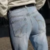 Jeanshose aus zwei Materialien Jeanshose aus zwei Materialien