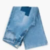 Jeanshose mit gehäkelten Aufnähern Jeanshose mit gehäkelten Aufnähern