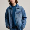 Jeansjacke mit Aufnähern