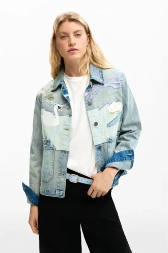 Jeansjacke mit Aufnähern