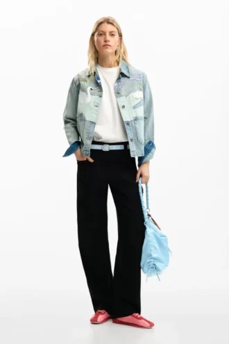 Jeansjacke mit Aufnähern