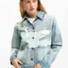 Jeansjacke mit Aufnähern