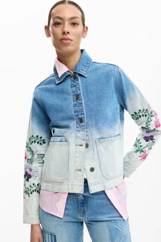 Jeansjacke mit Blumen