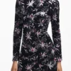 Kimono-Kragen-Kleid mit Blattmuster Kimono-Kragen-Kleid mit Blattmuster
