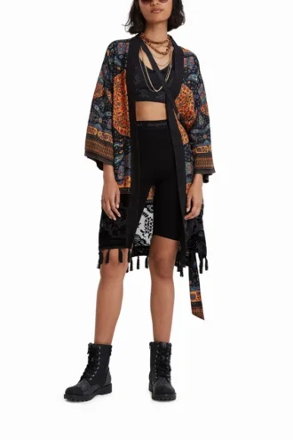 Kimono mit ethnischen Quasten