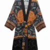 Kimono mit ethnischen Quasten Kimono mit ethnischen Quasten