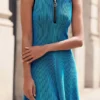 Kleid mit vertikalen Streifen Kleid mit vertikalen Streifen