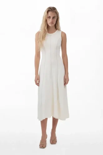 Kleid mit Ziernähten