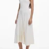 Kleid mit Ziernähten Kleid mit Ziernähten