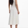 Kleid mit Ziernähten Kleid mit Ziernähten