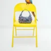 Kleine bedruckte Tasche mit Applikationen