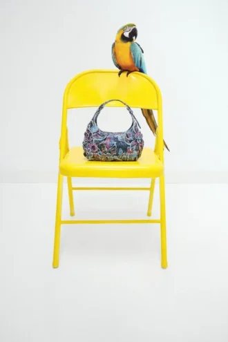 Kleine bedruckte Tasche mit Applikationen