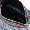 Kleine bedruckte Tasche mit Applikationen