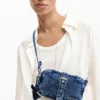 Kleine Denim-Umhängetasche mit Applikationen