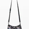 Kleine geflochtene Collage-Tasche
