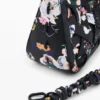 Kleine geflochtene Collage-Tasche