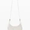 Kleine geflochtene Logo-Tasche