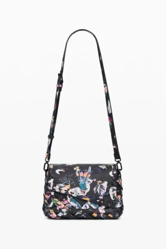 Kleine geflochtene Tasche mit Blumenmuster