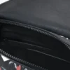 Kleine geflochtene Tasche mit Blumenmuster