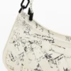 Kleine geflochtene Tasche mit Schriftzug
