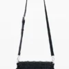 Kleine geflochtete Tasche