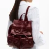 Kleine glänzende Rucksackschleife Kleine glänzende Rucksackschleife