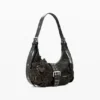 Kleine Tasche mit Blumen-Applikationen
