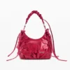 Kleine Tasche mit Blumen-Applikationen