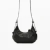 Kleine Tasche mit Blumen-Applikationen