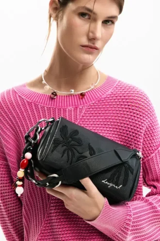 Kleine Tasche mit geprägten Blumen