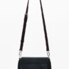 Kleine Tasche mit geprägten Blumen Kleine Tasche mit geprägten Blumen