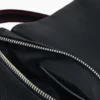 Kleine Tasche mit geprägten Blumen Kleine Tasche mit geprägten Blumen