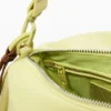 Kleine Tasche mit glänzender Schleife