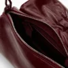 Kleine Tasche mit glänzender Schleife